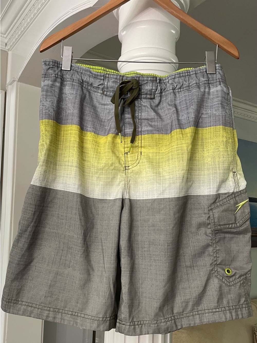 Speedo men’s swim trunk/ Board shorts. Gray yellow , white and green